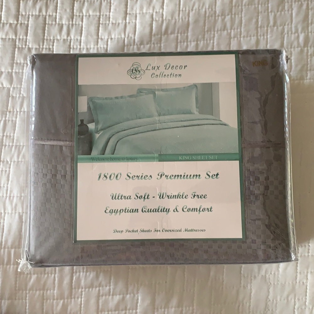 NIB Lux Decor Collection King Bedsheet Set